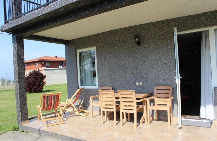 Дом на пляже Black sea House Кобулети Экстерьер фото